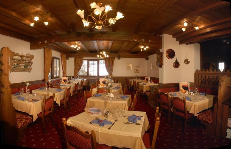 Hotel Dolomites Inn Canazei Exterior photo