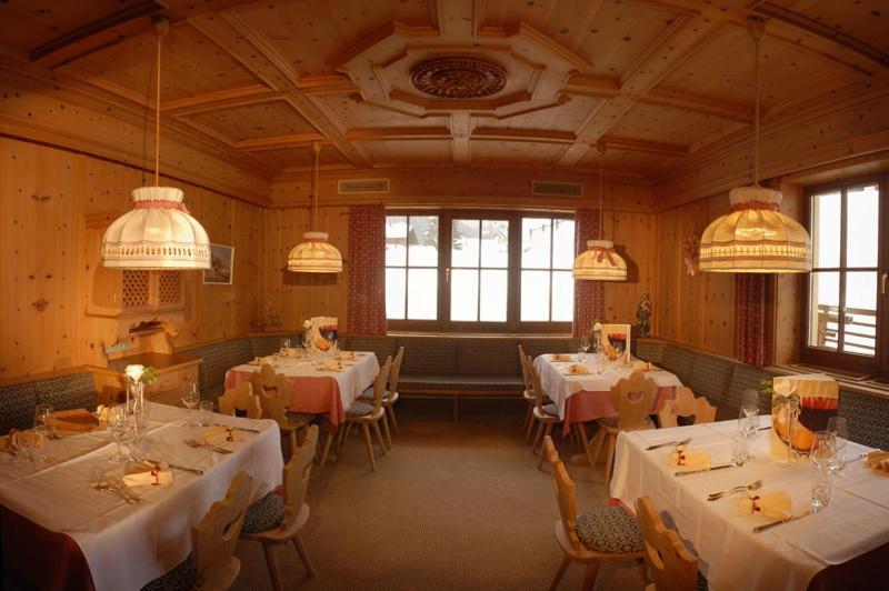 Hotel Dolomites Inn Canazei Exterior photo