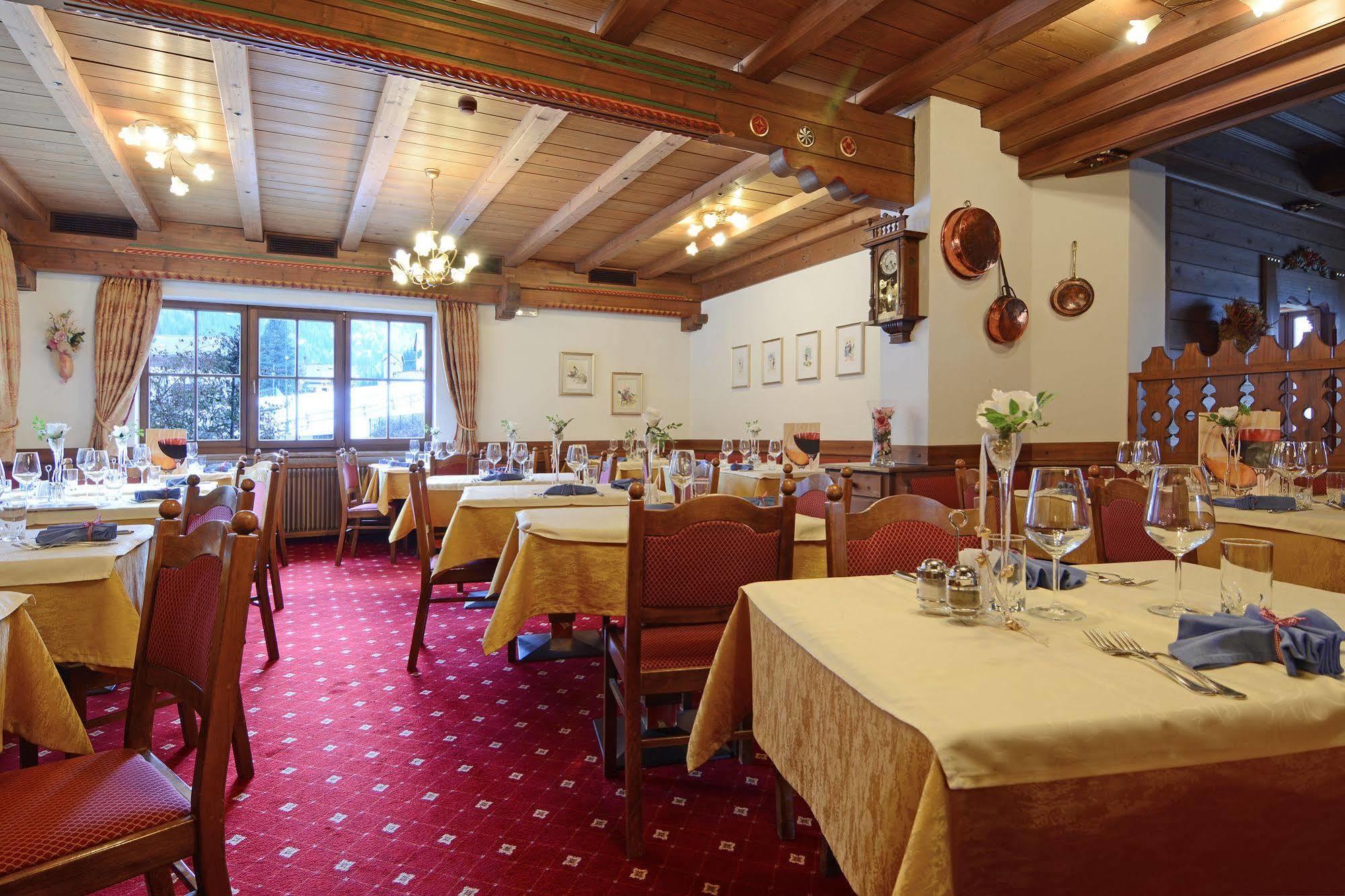 Hotel Dolomites Inn Canazei Exterior photo